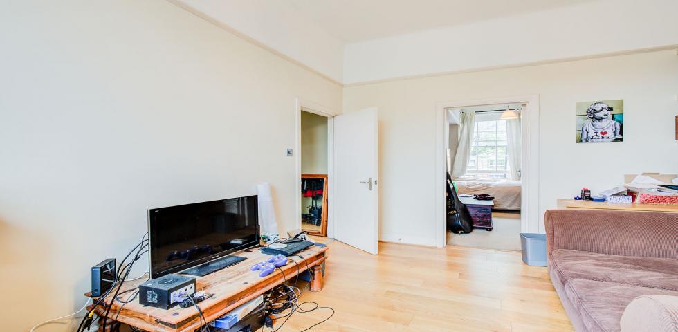 			2 Bedroom, 1 bath, 1 reception Apartment			 West End Lane, WEST HAMPSTEAD